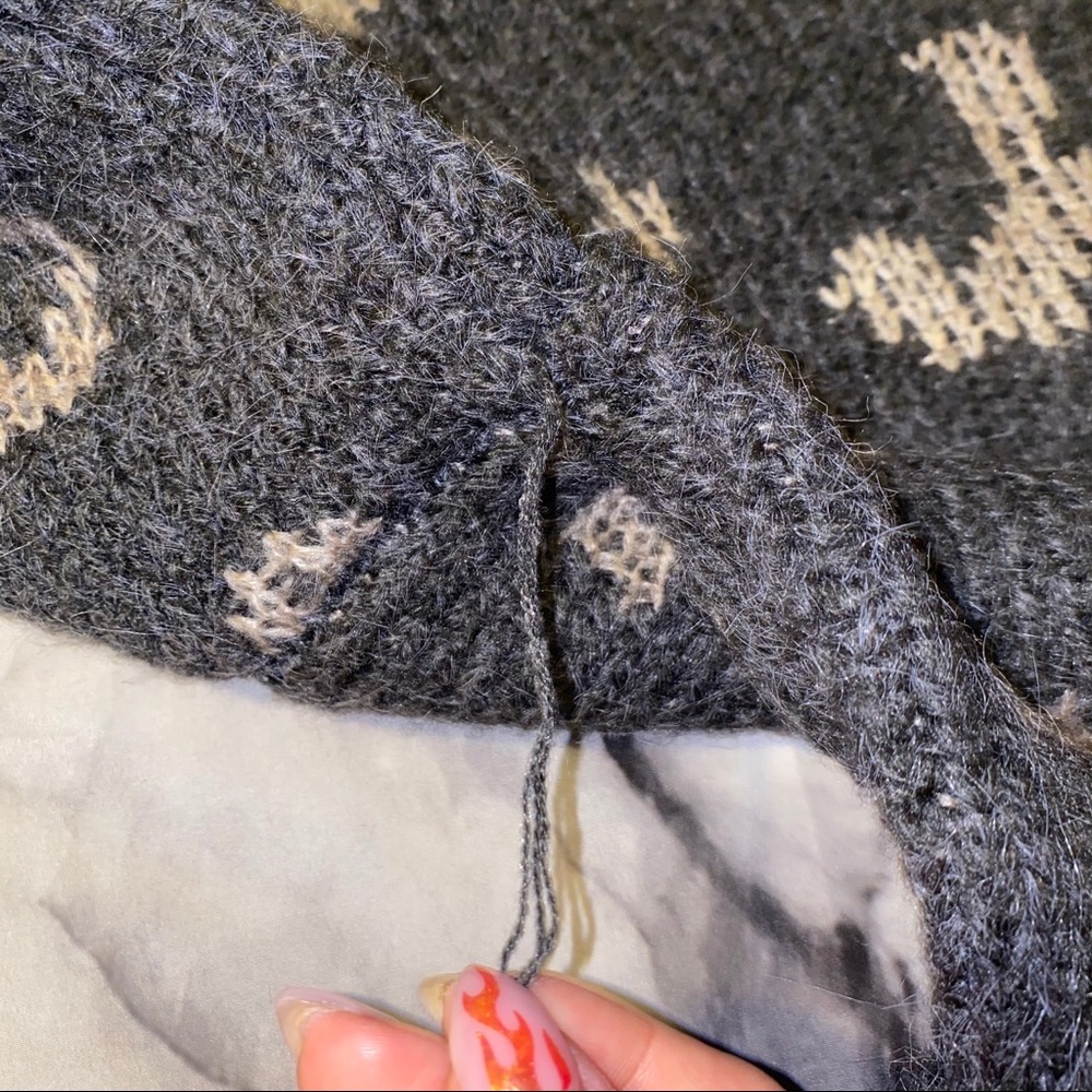 Leopard Print Sweater - Picture 6 of 6
